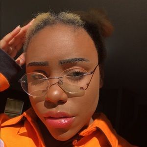 Meet your Posher, Lia